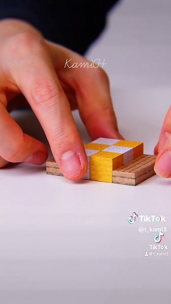 Magnetic Papercraft Creations in Minecraft