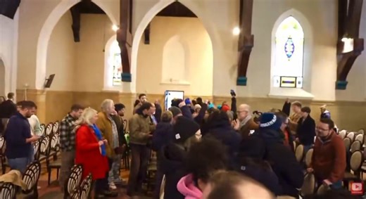 Fired CNN Anchor, Don Lemon leads a mob of Anti ICE protesters storming a Church Service in St. Paul, Minnesota Evangelical Church. The Lemon Report 🍋 St. Paul police say officers responded to a report of 30-40 protestors interrupting services at Cities Church on Summit Avenue around 10:40 a.m this morning. | El Paso County GOP News