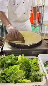 Making pancakes on the streets of Asia! 🔥 | Foodporn