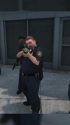 Niko Lures a Woman Into a Police Ambush #gtaiv