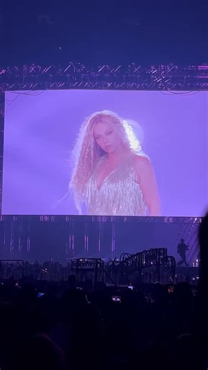 THE COWBOY CARTER TOUR | Beyoncé performing “COZY” in a new outfit on the 2nd night of the Cowboy Carter Tour in Houston 🤠⭐️🇺🇸🤘🏾 📸: @iampapito21... | Instagram