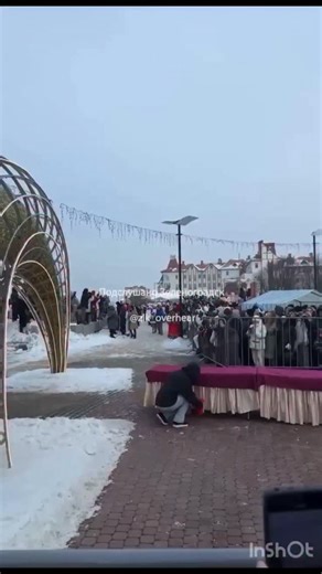 ЯНТАРНЫЙ ДЛБ (Калининград) on Instagram: "ЯНТАРНЫЙ ПИРОГ В Зеленоградске приготовили 20 метровый пирог. Сегодня на площади «Роза ветров» в Зеленоградске состоялся традиционный праздник Кранцевского пирога. Главным угощением стал, как и в прошлые годы, огромный пирог длиной 20 метров и весом 25 килограммов. Его приготовили специально для гостей праздника. Каждый желающий мог отведать сей кулинарный шедевр. А вы уже пробовали традиционный Кранцевский пирог? Видео: Подслушано Зеленоградск"