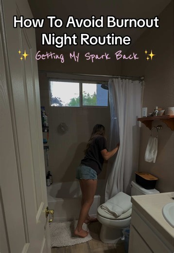 burnout doesn’t hit all at once. it builds quietly. your nights are where you either recover or dig deeper into it. this is my reset. 🤍 my nighttime routine has been the one thing keeping me from completely falling apart this semester. small resets every night add up more than you think. things I do every night to protect my energy: 🚿 shower as a reset, not a chore 🕯️ lights down the second I get home 🎧 music, always music. 📖 study because I want to finish strong, not because I have to 📵 P