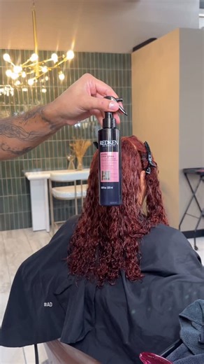 Marc Mendez on Instagram: "No gate keeping here ! I gave you the color formula and now I’m giving you the product responsible for the incredible shine of my clients hair. @redkenpro ACIDIC COLOR GLOSS HEAT PROTECTION SPRAY truly lives up to the hype 👏🏾 It’s giving you shine , protection, and color longevity 👏🏾👏🏾👏🏾 #saloncentric #saloncentricpartner #acidiccolorgloss"