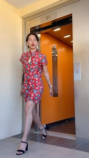 Leeloo on Instagram: "Nouveau RÉELS avec 10 looks que j’ai emmené avec moi dans ma valise pour les vacances 🤍 Quel est votre leeloo pref 😆? J’espère que ça vous plaira ce nouveau montage !! Je vous montre tous les looks en Stories 😽 Look 1 : robe @wearefromfuture Look2: robe @rixo Look 3: haut @hm + bob et Baskets @janedeboy_shops Look 4: robe @wearefromfuture + sandales @maisonstellaetsuzie Look 5: ensemble @by.louise._ Look 6: Combi @freepeople Look 7: pull @isabelmarant + short levis Look 