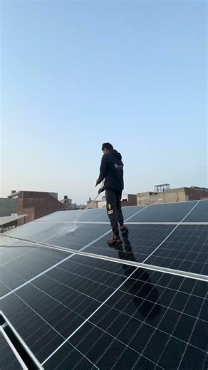 Solar Panels Saaf, Bijli Ka Bill Half!