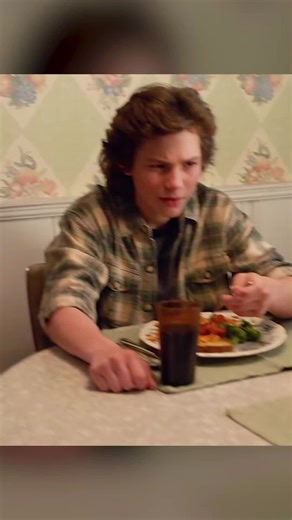 Young Sheldon: Kitty Table & Red Lobster Dinner