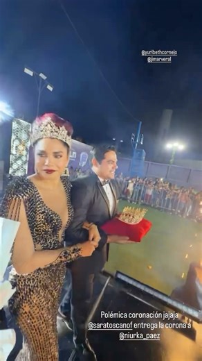 Sara Toscano hands over the crown to Niurca Páez at the BLN pageant 🔥😱
