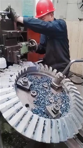 gear cutting in shaper machine wow skill worker mechanical iti 🤩🤩