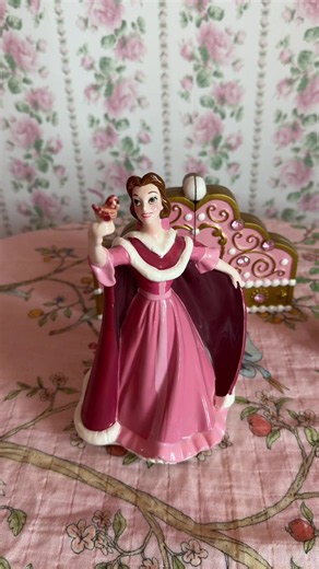 Cute Disney treasures we’ve found the last couple of months 💝💝#disneyprincess #disneytoys #princessroom #pinkaesthetic #thrifthaul
