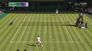 Alcaraz-Fognini, punto assurdo a Wimbledon: il Centrale impazzisce. VIDEO