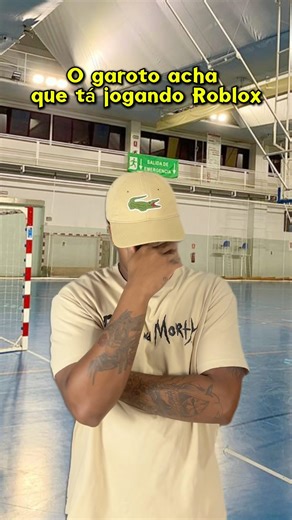 Ele realmente acha que tá no Roblox?