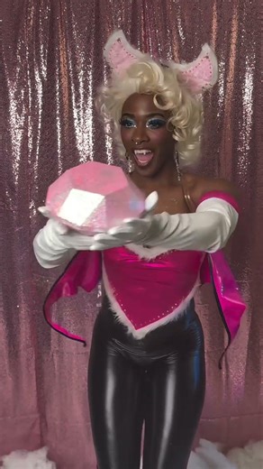 Rouge the bat cosplay