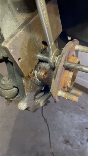 How remove front wheel bearing Jaguar