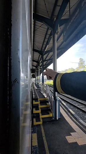 Semboyan 41 dari Stasiun Cigombong #kondektur #kai #masinis