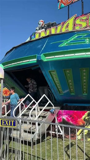 Boy and Dad's Dizzy Ride on Carnival Alien Invasion#carnivalride #alieninvasion