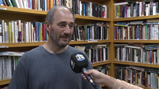 3.9K views · 91 reactions |  EL GLOBO AZUL CELEBRA 50 AÑOS DE SU CREACIÓN EN LA BIBLIOTECA  Anita García y Mario Scuri brindarán una charla el sábado 17 de mayo a las 19 hs. con entrada gratuita.  El emblemático programa radial comenzó a emitirse el 1° de mayo de 1975. ️"Se va a realizar una exposición de cartas y premios" ️"La Biblioteca está abierta a actividades culturales" ️Carlos Carabelli - Biblioteca Pública Rivadavia | Noticias 12 | Facebook