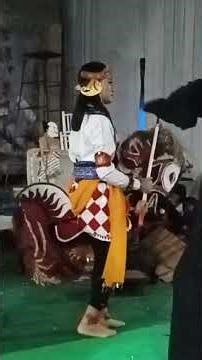 Dua jaran kepang bertarung. Barongan galih aji. #jaranan #barongan #galihaji #keseniantradisional