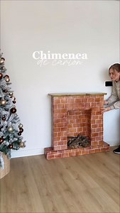 20K views · 614 reactions | Publicidad | ✨ Chimenea DIY Hoy os enseño cómo transformé cajas de cartón en esta acogedora chimenea decorativa, ideal para darle un toque cálido y navideño a tu hogar 蝹 Para conseguir el efecto ladrillo, utilicé la pintura en spray de @pintyplus_oficial ✨ Colores que usé: RAL 9010 Blanco Puro RAL 3009 Rojo Óxido RAL 8001 Pardo Cobre ¿Qué os parece el resultado? ✨ #ChimeneaDIY #DecoracionNavidad #navidad | Craftscm | Facebook