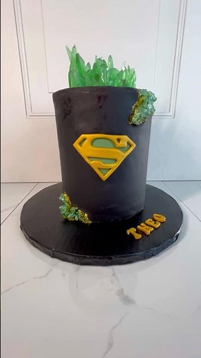 Superman Isomalt Cake 🕸️