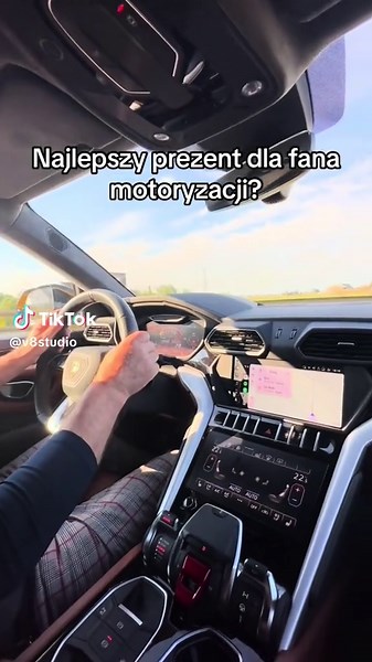 Dla niektórych to półka. Dla innych – dzieło sztuki z garażu. 😎 Kto by to chciał u siebie? Link w bio 👇 #motolove #półkajespoiler #fanmotoryzacji #prezentdlamaniaka #motodekoracja #tiktokmoto