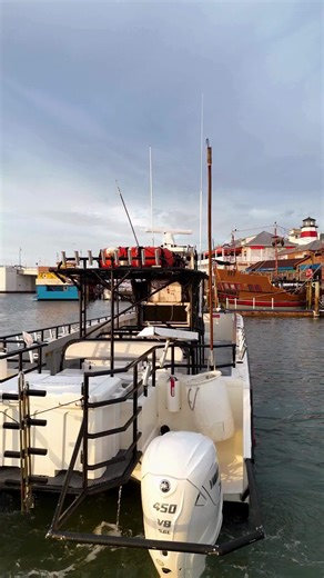 12-Hour Extreme Trip — Fastest Deep Sea Fishing in Tampa Bay The Flying Hub 2 gets you offshore FAST, giving you more time with lines in the water and more chances at big fish. 🎣 Red grouper action 🐟 Pelagic potential 💨 Limited load Powered by Yamaha Outboards 450 XTOs Custom built for us by Metal Shark Boats #HubbardsMarina #DeepSeaFishing | Hubbard's Marina