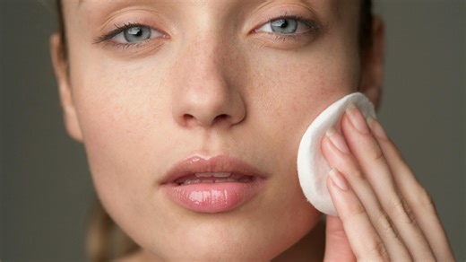 Hydration vs moisturisation: 7 tips to keep your skin healthy and glowing