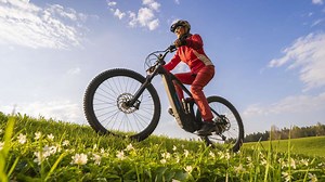 Sieger knackt 2.000 Höhenmeter – E-Mountainbikes im ADAC-Test
