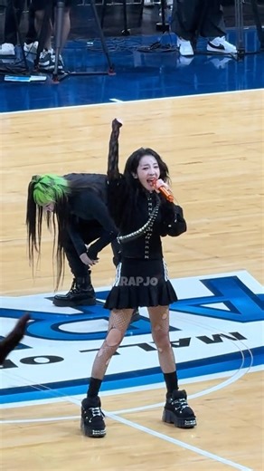 Dara performed 2ne1’s “Go Away” at #BenchShootOfAsia #dara #sandarapark #2ne1