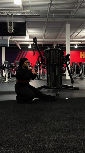 Dynamic stretches first—because warming up properly is part of the workout 💪 Mobility • Activation • Performance #gym #fyp #weightloss #cut