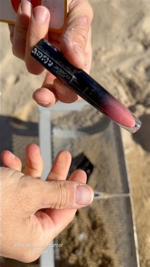 Treasure Hunter! Amazing Finds — Cosmetics, Scarf & Hidden Treasures! #beachcleanup