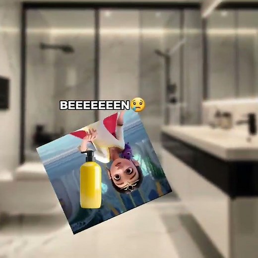 Albie need to go toilet while Ellian sings loud in the toliet (warning loud)