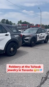 Yonge St and Patricia Ave📍 Credit: @sagittariusbornla (TT) Follow @northlytoronto for Toronto content daily🇨🇦 We aim to keep our space respectful. Hate/racism comments are not tolerated and will be removed to the best of our capabilities. #northlytoronto #toronto #torontoontario #northyork #vaughan #scarborough #mississauga #ontario #canada | Northly Toronto