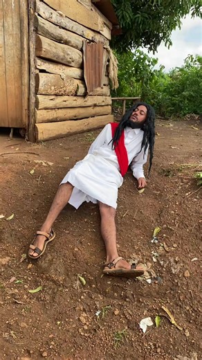 Ugandan Jester's Humorous Moments with Aria