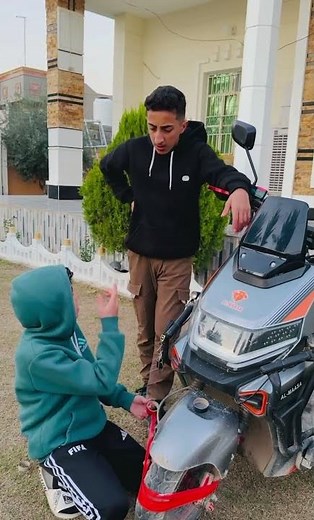 ابو الاسو راح ايريد يحرك الدراجه بسبب حمودي😂😂 #لاتنسوا_الاشتراك_في_القناة_وتفعيل_الجرس