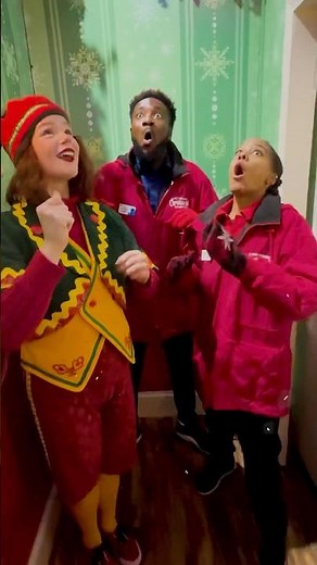 Join the ALL-NEW Virtual Queue to meet Santa Claus at Santa’s Furry Workshop! #Santa #SesamePlace