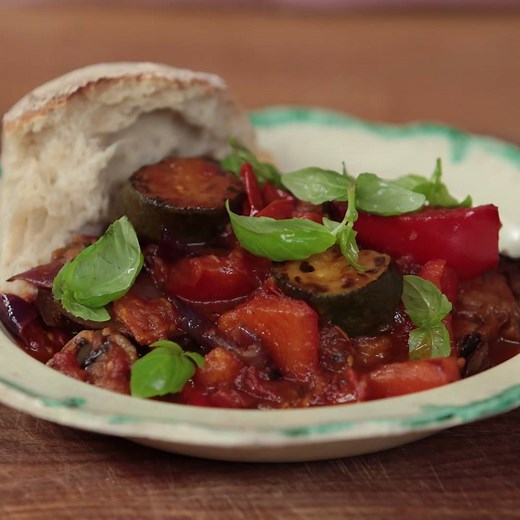 259K views · 6.7K reactions | Moreish, hearty and good for you! Ratatouille makes a great family supper, plus this recipe is 5 of your 5-a-day! It's simply a delicious mix of chunky aubergines, courgettes and peppers cooked in a mix of Mediterranean-style flavours. Get involved! jamieol.com/N2c8ZT | Jamie Oliver | Facebook