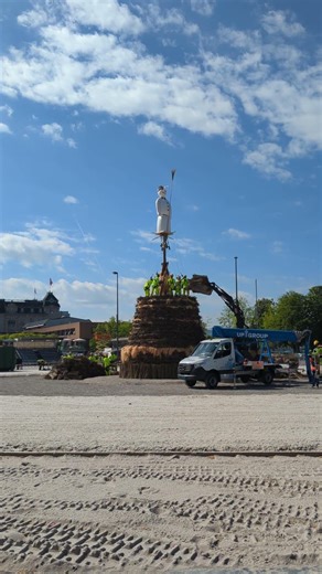 Preparing the Böögg: Morning Setup at Sechseläutenplatz 2026