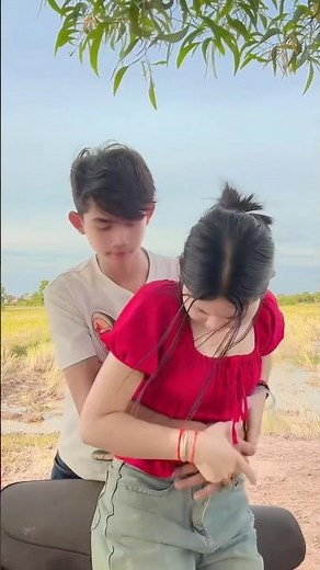 A Sweet & Beautiful Friendly Hug Moment 🌼💛 #SweetMoment #BeautifulDay #FriendlyHug