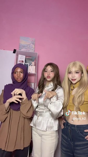 Ma Adik Jatuh Tangga: Tren Lucu Cyaaa Blonde