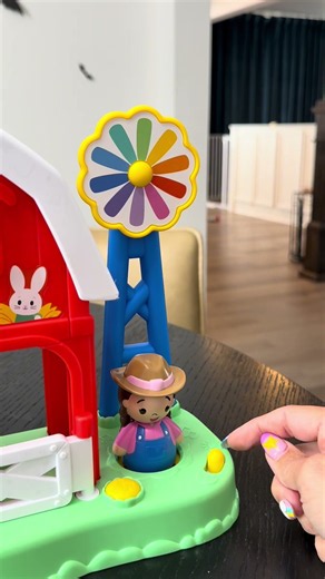 If your little one loves Miss Rachel, they’re going to LOVE this interactive farm! 🐷🐮
