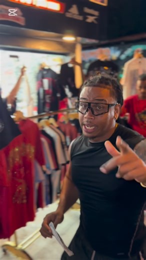 El Punto Urbano on Instagram: "🚚🚚 . . PARA UNA MEJOR ASISTENCIA CONTACTARNOS A NUESTROS SERVIDORES 📲👩🏼👩🏾‍🦰🙋🏽‍♀️ Nena: ________________________ ✅829-553-0581✅ ________________________ Maifel: ________________________ ✅809-827-7390✅ 🚚🚨!!PARA VENTAS AL POR MAYOR!!🚨📦 La Gerencia: _________________________ ✅829-510-0097✅ 📲 Síguenos @el_puntourbano_baby @urbano_giirl @elpuntourbano2.0"