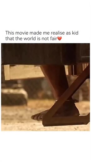 the adult movies on Instagram: "🎥: In The Green Mile (1999), one of the most memorable and heartbreaking parts of the film is the execution of the gentle giant John Coffey, played by Michael Clarke Duncan. The scene is incredibly emotional, but a small, crucial detail makes it even worse: the guards intentionally don’t wet the sponge they place on his head before the electrocution. This is a cruel act of revenge by the sadistic guard Percy Wetmore, ensuring Coffey’s death is agonizingly painful