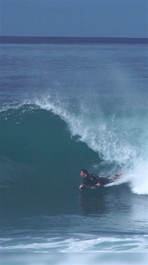 Dipping into the vault for this #FullyFloggedFriday! Will have some fresh wipeouts coming soon as our camps begin next month 🙌 Let us know which one entertained you the most? 1- @thegreyspaceprojects How did that deck taste? 👀 2- @hartfarrington Buried 3- C lipped Filmed by: @balibodyboarding & @yohanisbanola @nmdboardco @reeflexwetsuits #balibodyboarding #bodyboardcamp #bodyboard #boogienbed #boogiewiththebest #bali #indonesia #bodyboarding #bodyboarder #waves #coaching #ChooseYourOwnDates #k