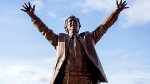 Sir Alex Ferguson unveils Pittodrie statue - and hails sculptor's eye for detail