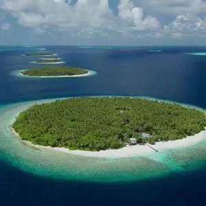 Baa Atoll, Chain of 75 round shaped islands in Maldives. | Imagina