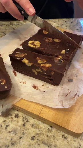 Seriously, this is the BEST Sugar Free Fudge recipe! The Allulose sweetener makes the difference! | SugarFreeMom.com