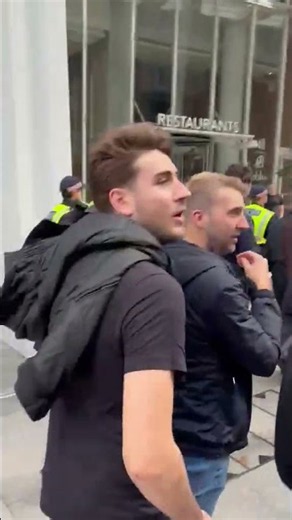 “WE HATE MILLWALL” CHANT FROM WEST HAM FANS EN ROUTE TO THE DEN FOR THE DERBY ⚒️