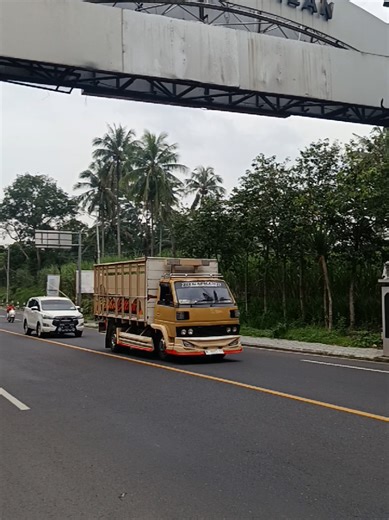Membalas @umplungtulus yaapah, pola pas fyp pole riah🤣 #bismillahfyp #cctvprolinklaok🙏 #sodrekersindonesia #truckindonesia #trucklovers_indonesia