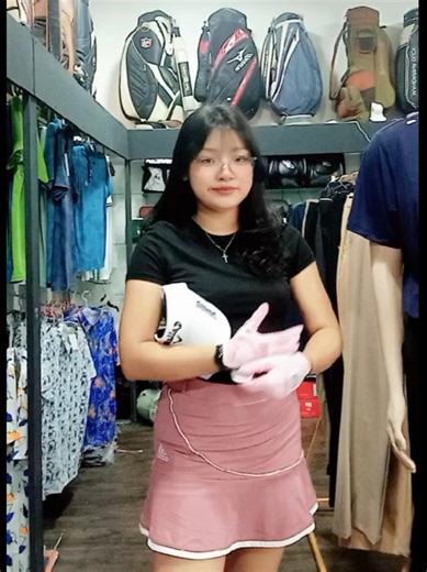 Lady Golf Skirt and Glove Collection for Enthusiasts